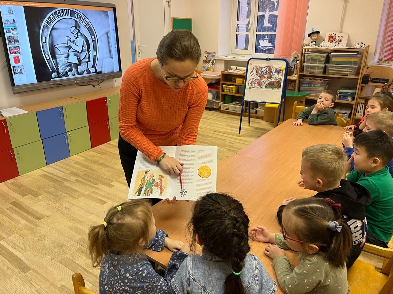 Постер для новости «Библиотекарь рассказала детям о Туле»