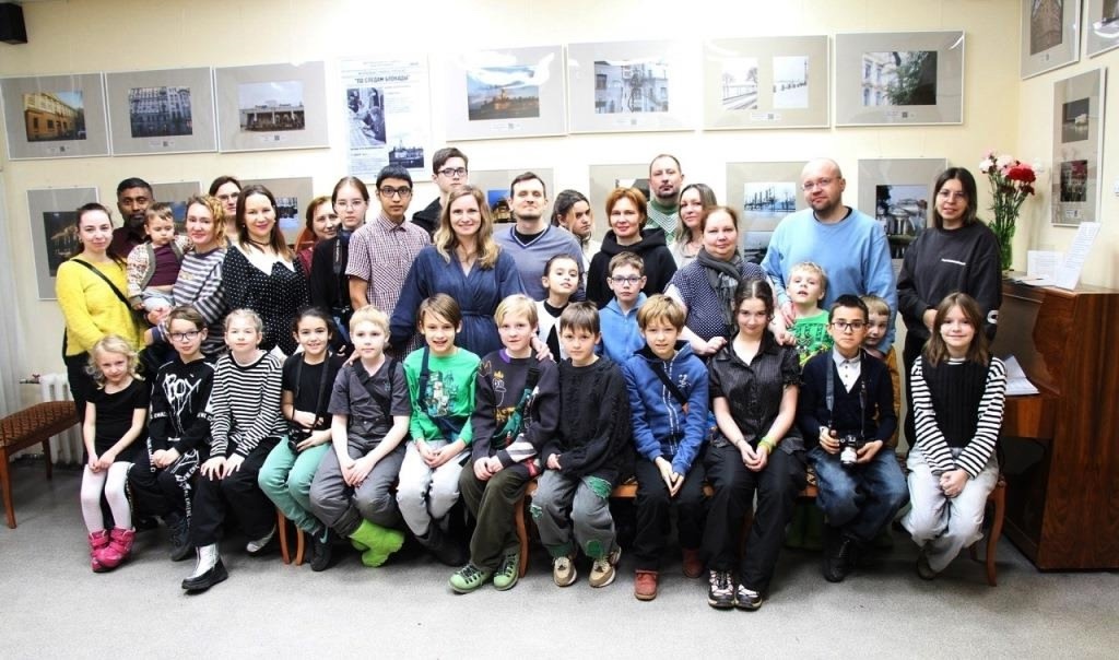 Постер для новости &laquo;Выставка работ учащихся фотостудии «В кадре» Дворца детского творчества Петроградского района&raquo;