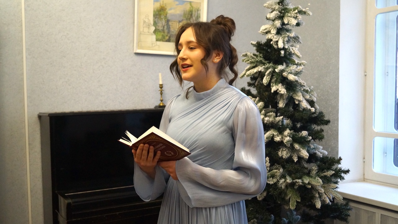 Постер для новости &laquo;Центральная районная библиотека имени А. С. Пушкина почтила память поэта, чьим именем названа&raquo;