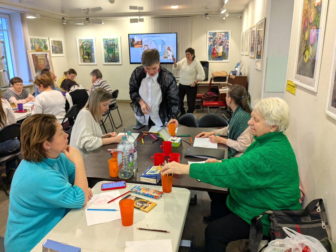 Постер для новости &laquo;В библиотеке Кировских островов придумали «счастливое платье»&raquo;