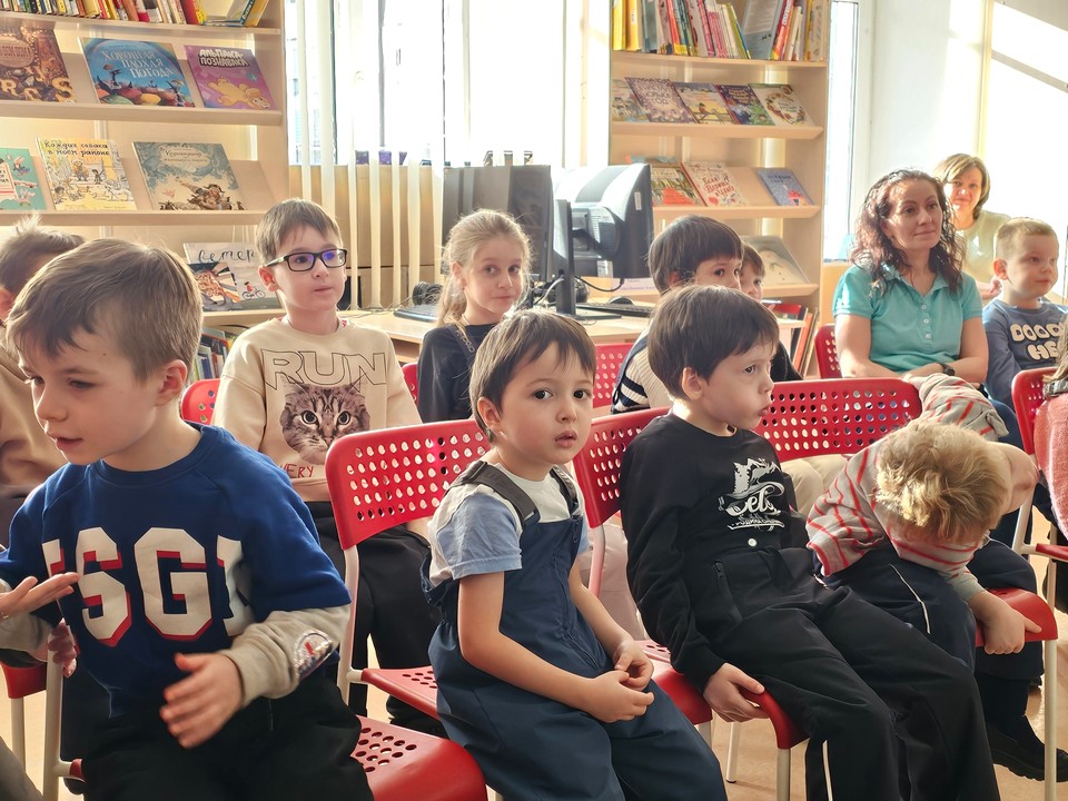 Постер для новости &laquo;Дети в библиотеке изучали военные памятники&raquo;