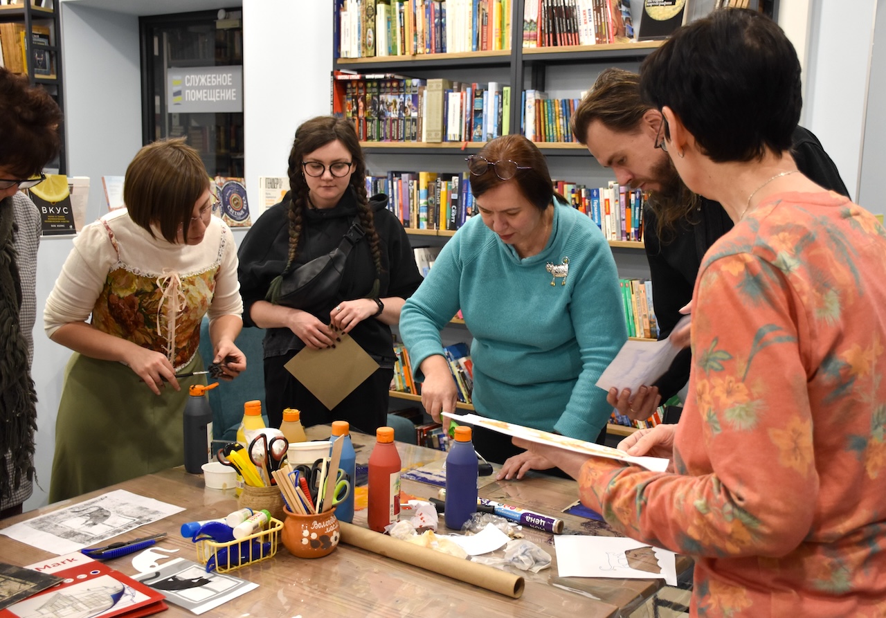 Постер для новости «В библиотеке на Карповке открылась выставка «Рука за работой»»