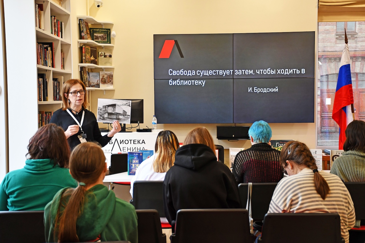 Постер для новости &laquo;Первокурсникам рассказали о книжном мире Петербурга&raquo;