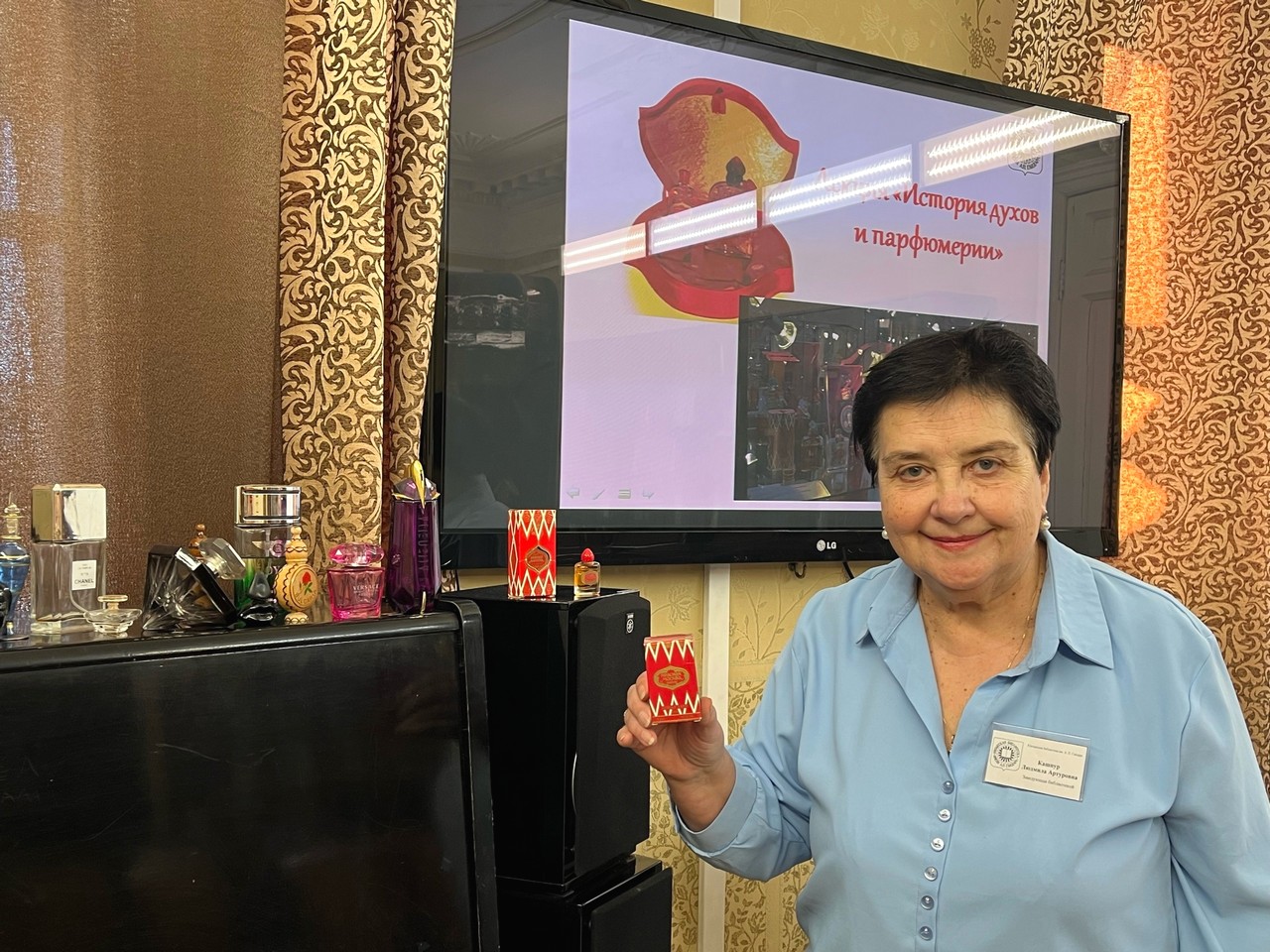 Постер для новости «В библиотеке рассказали об истории духов «Красная Москва»»