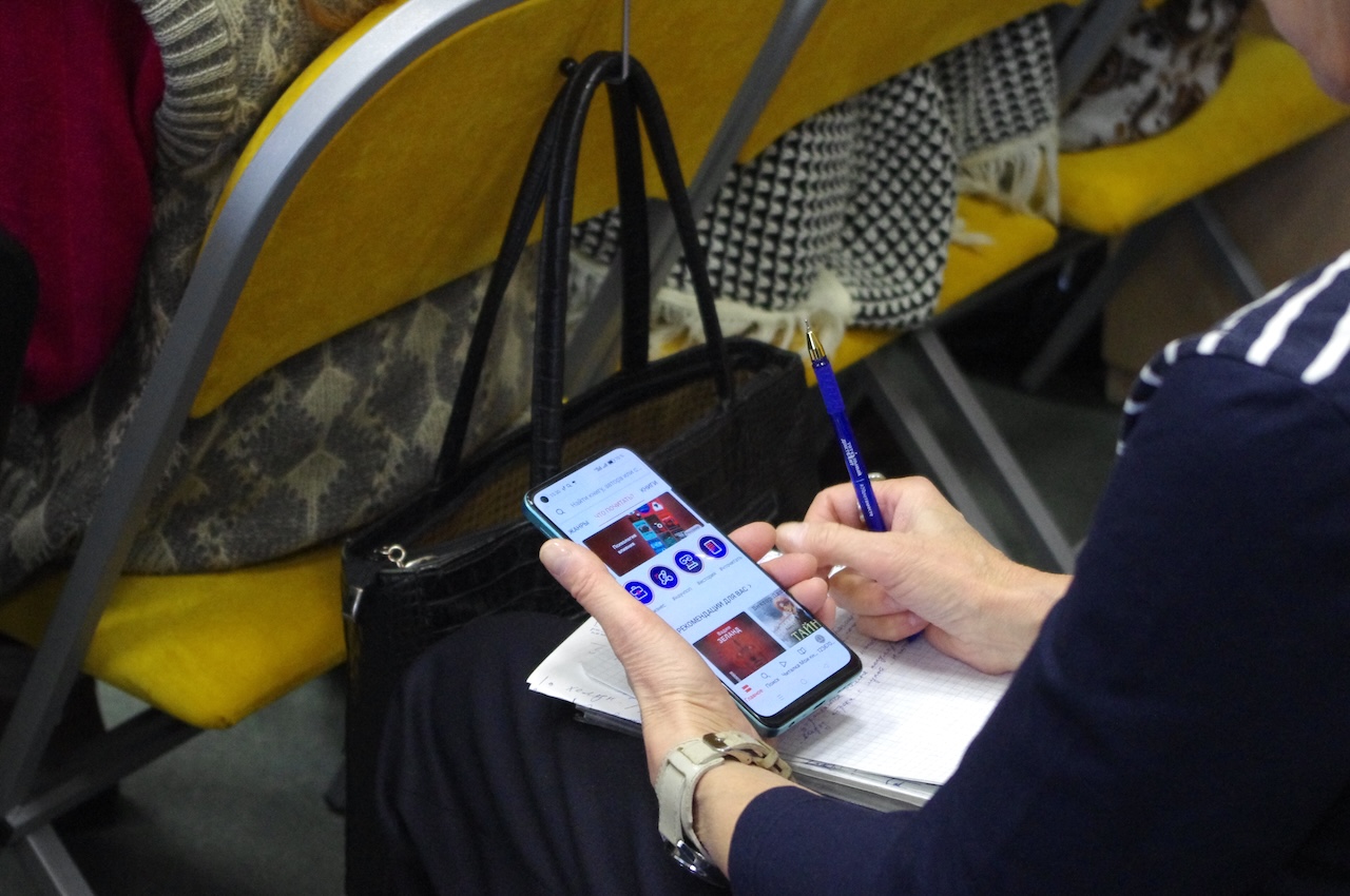 Постер для новости &laquo;Пенсионерам в библиотеке помогут разобраться с возможностями смартфона&raquo;