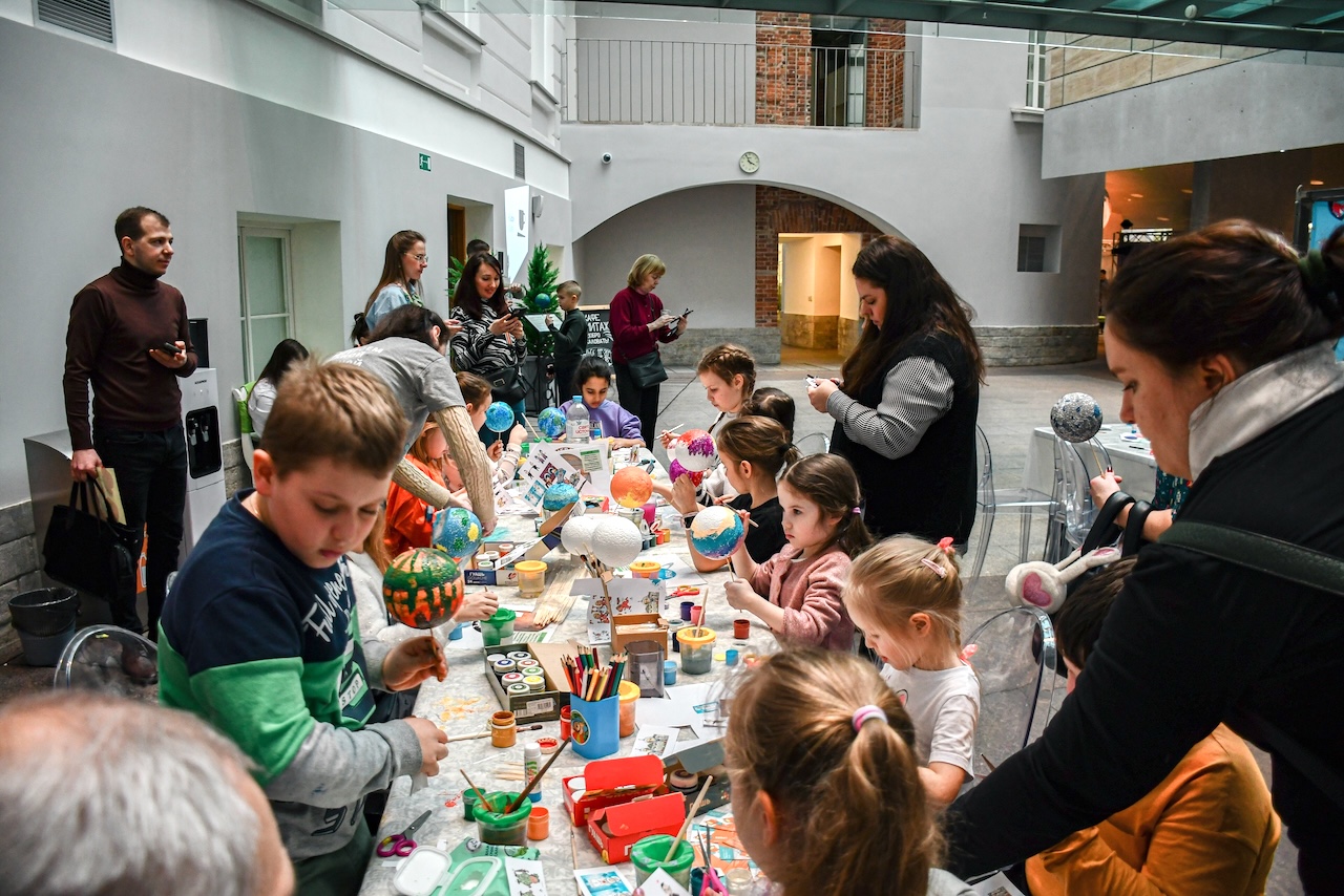 Постер для новости &laquo;Неделя детской и юношеской книги – сказочные путешествия во времени и в пространстве&raquo;