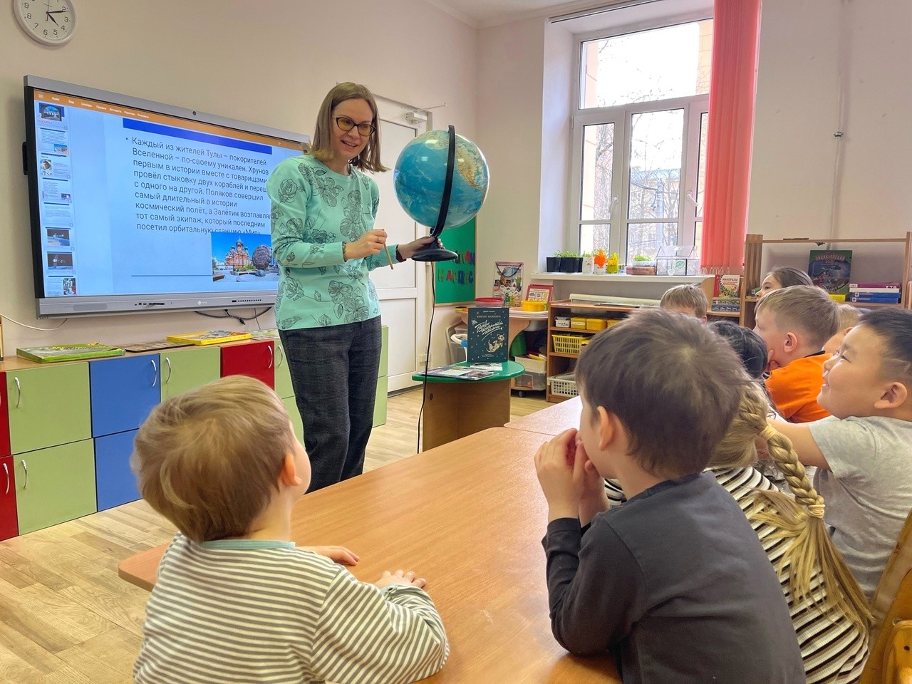 Постер для новости &laquo;Книги рассказали детям, как работать в космосе&raquo;