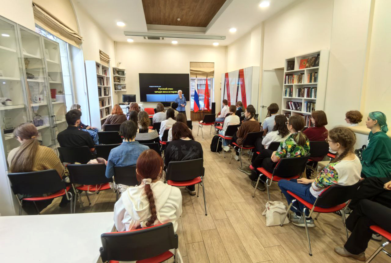 Постер для новости &laquo;Писательский интенсив Академии талантов и Библиотек Петроградской стороны&raquo;