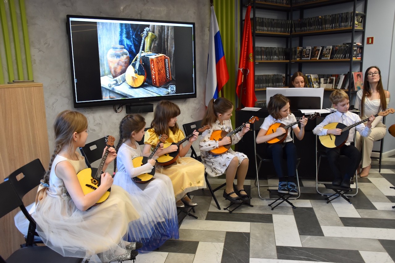 Постер для новости &laquo;В Библиотеке на Карповке состоялся концерт маленьких домристов&raquo;