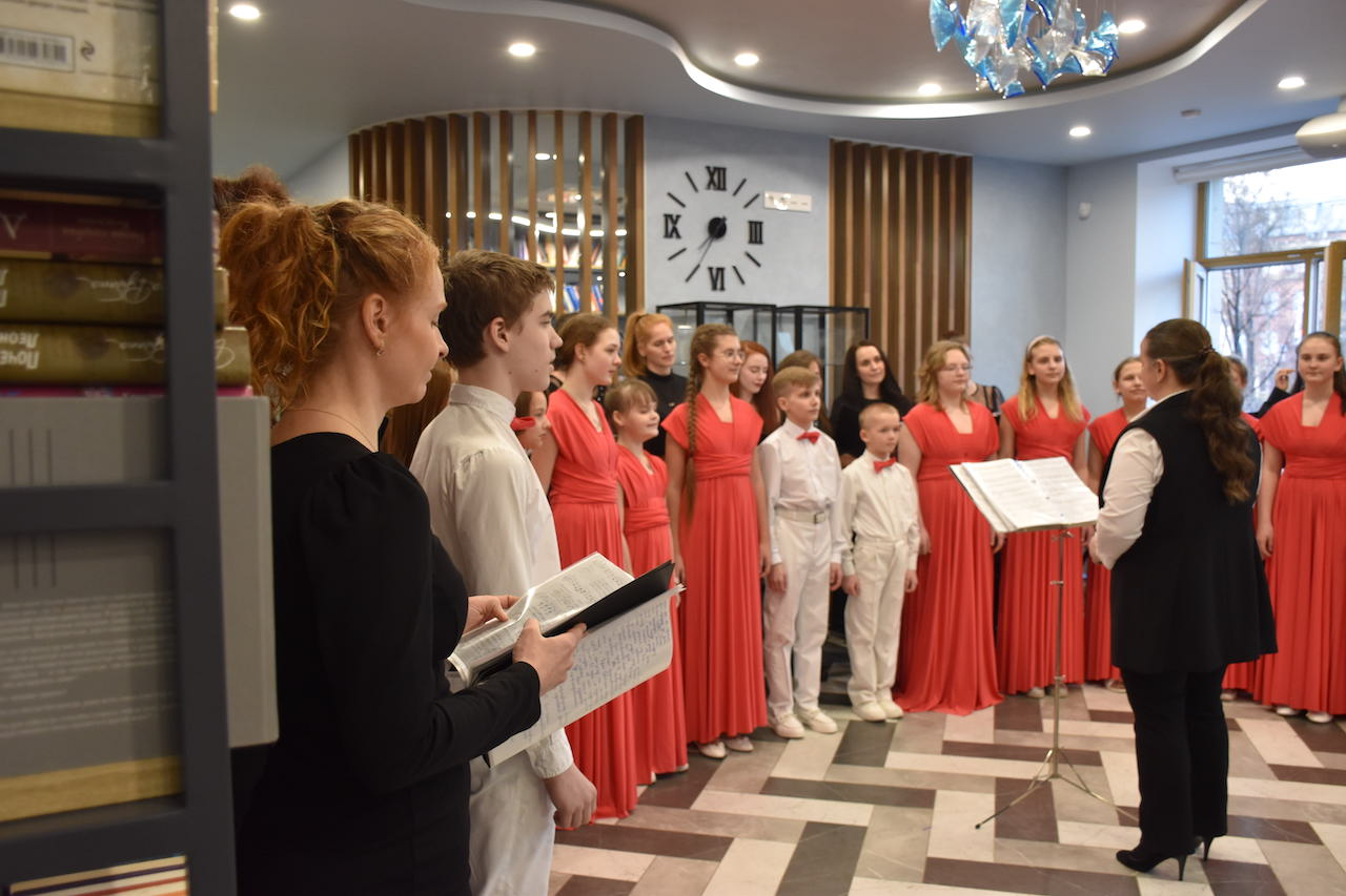 Постер для новости &laquo;В Библиотеке на Карповке состоялся концерт «Весна! Победа!»&raquo;