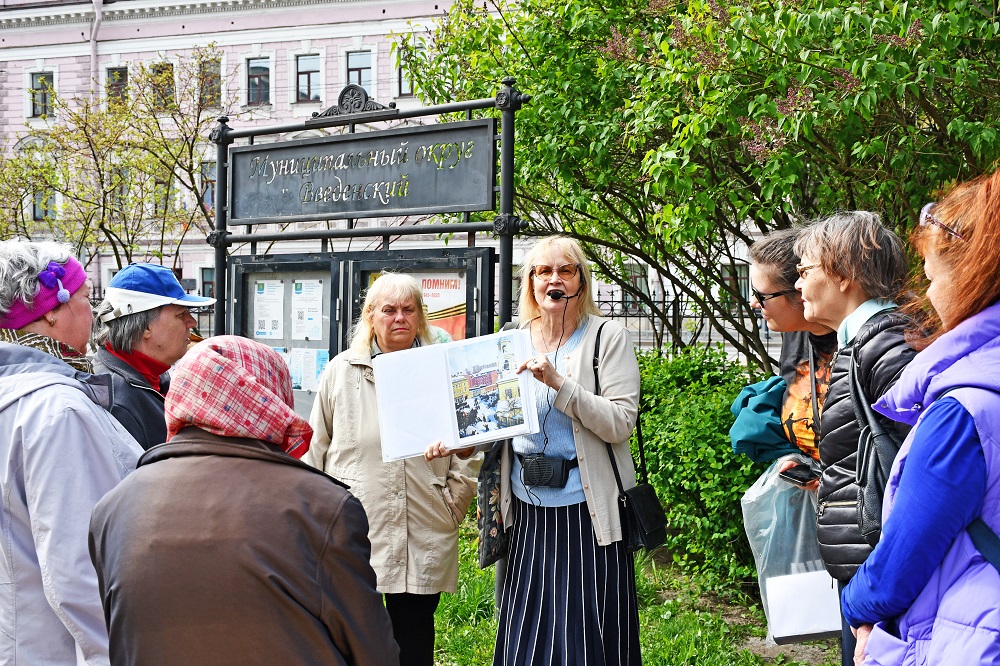 Постер для новости &laquo;Прогулялись по улицам Петроградского района с библиотекой имени В.И. Ленина&raquo;