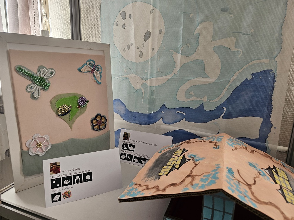 Постер для новости «Выставка «Звезда на ладони» в библиотеке Кировских островов»