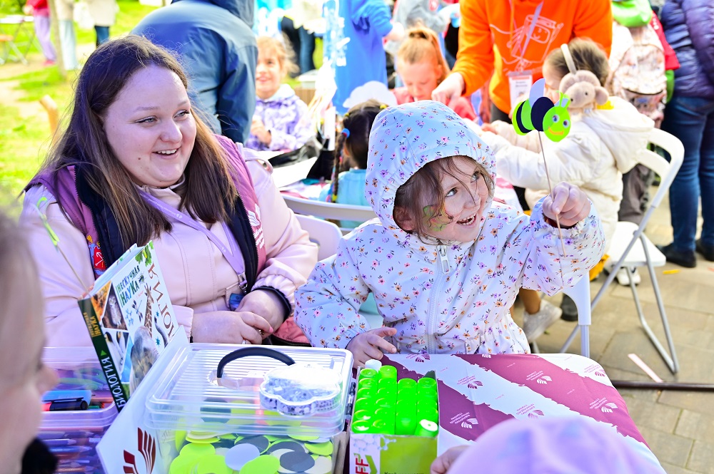 Постер для новости &laquo;Фестиваль собрал жителей Петроградской стороны на набережной реки Карповки&raquo;