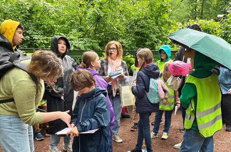 Постер для новости &laquo;Стартовал новый сезон проекта библиотеки имени В.И. Ленина «С книгой по городу»&raquo;