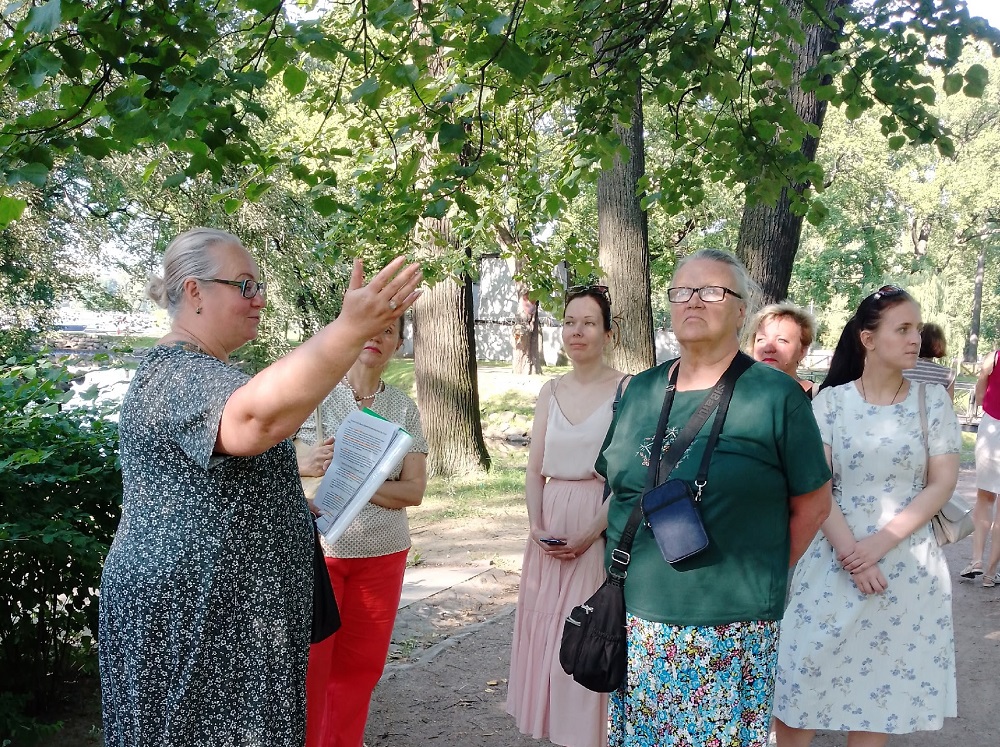 Постер для новости «Лето в Санкт-Петербурге: краеведческие прогулки и исторические открытия»