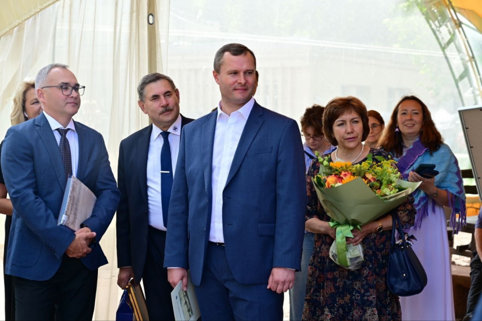 Постер для новости &laquo;Библиотеки Петроградской стороны поздравили Ленинградский зоопарк со 160-летием&raquo;