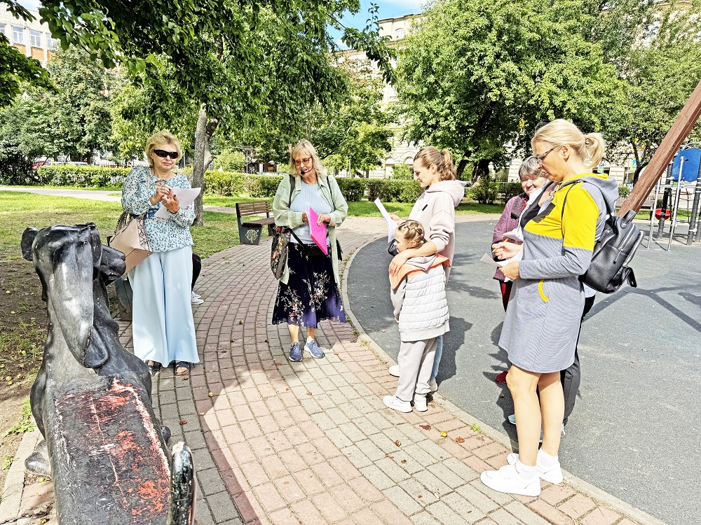 Постер для новости &laquo;Мы по городу гуляем, наблюдаем, изучаем&raquo;