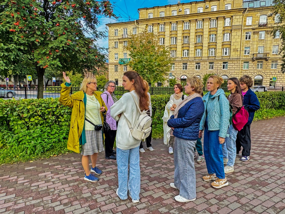 Постер для новости &laquo;День Дома: история Петроградской стороны на улицах и в библиотеках&raquo;