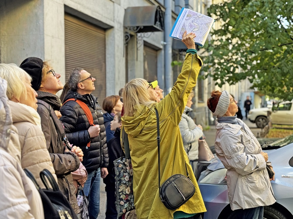 Постер для новости «Зелёная и каменная Петроградка»