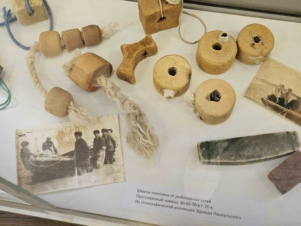 Постер для новости «В провинции у моря: в Библиотеке Кировских островов открылась выставка графики»