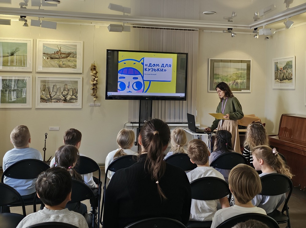 Постер для новости «В Библиотеке Кировских островов отметили день рождения Домовёнка Кузи»