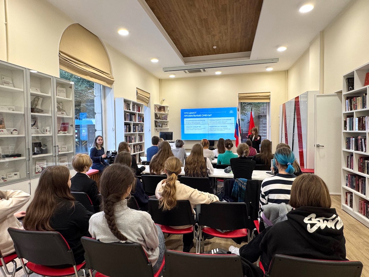 Постер для новости &laquo;В библиотеках Петроградского района подростки учились литературному мастерству&raquo;