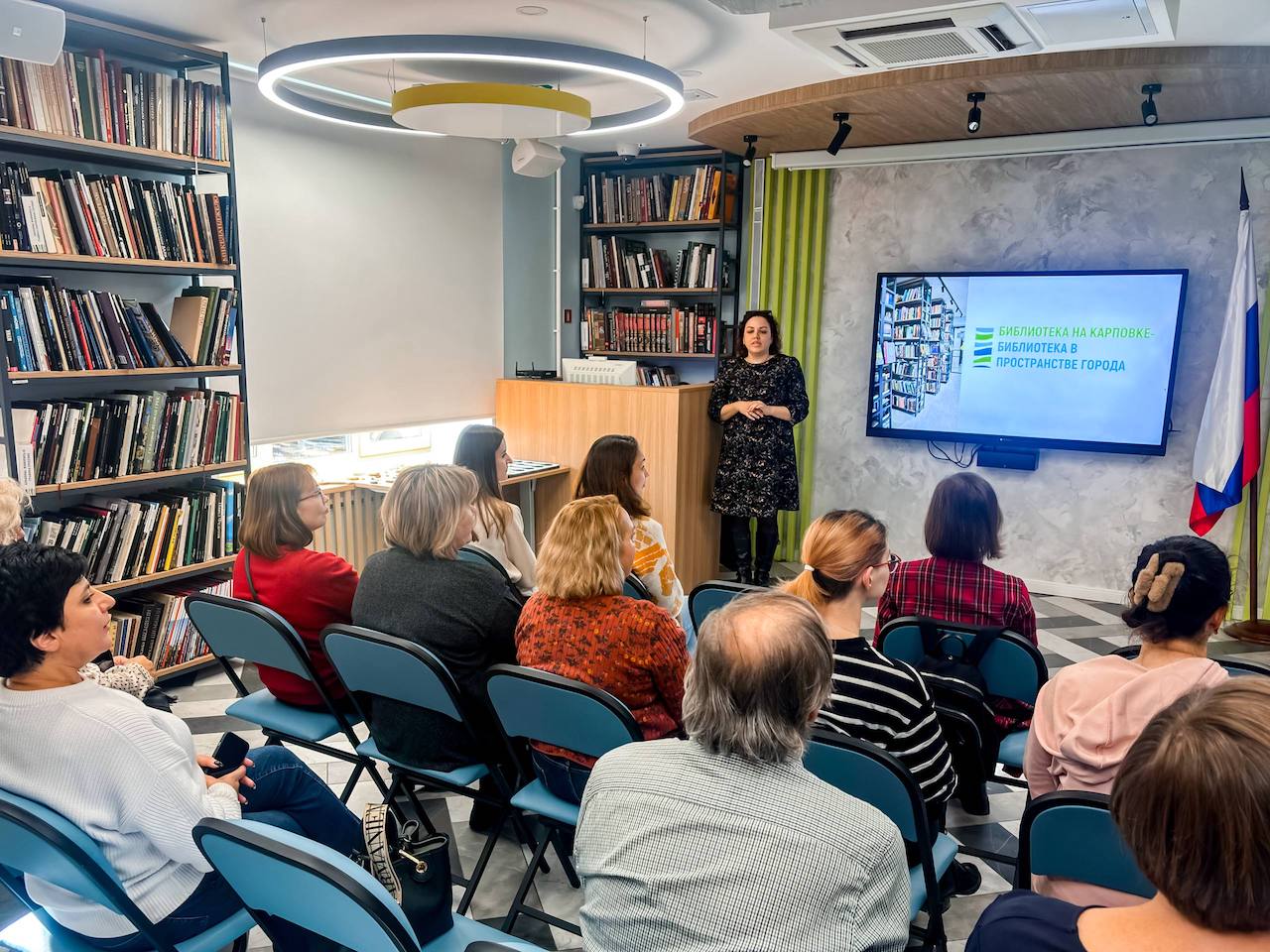 Постер для новости «Библиотеку на Карповке посетили коллеги из межрайонной библиотечной системы»