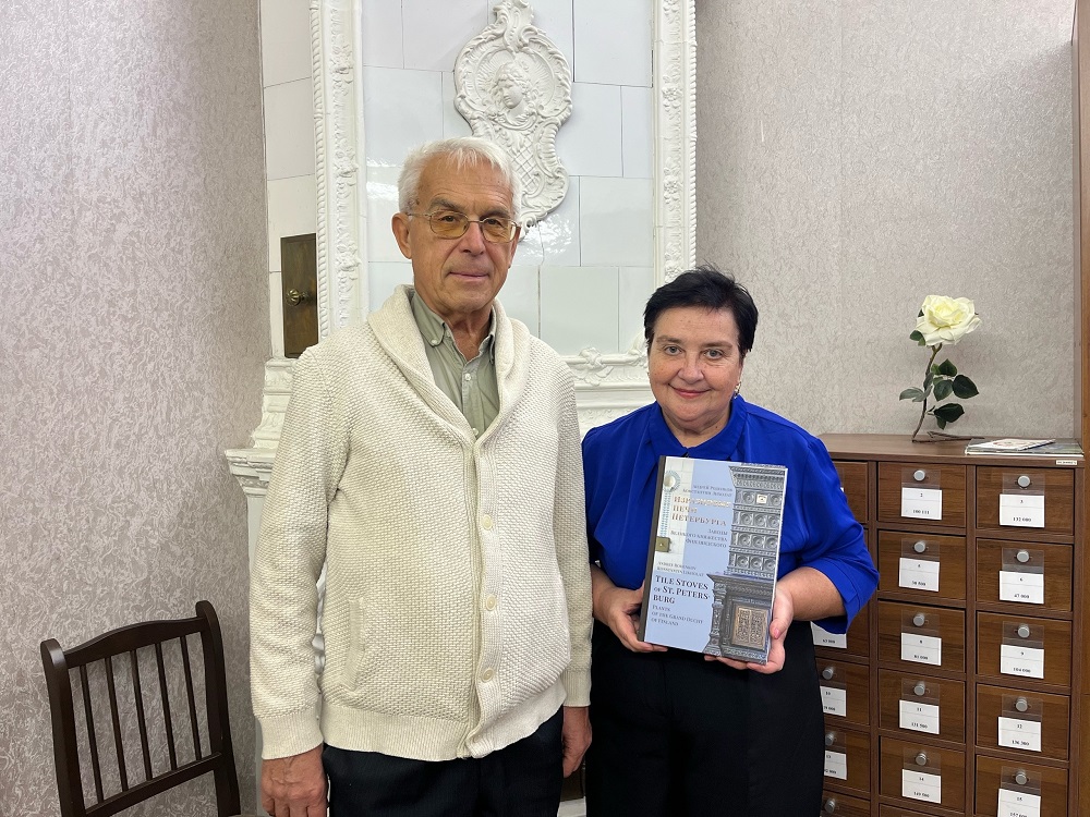 Постер для новости «Печи Юношеской библиотеки вошли в новое издание об архитектурной керамике Петербурга»