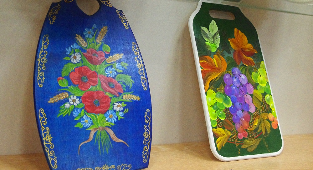 Постер для новости «Вдохновляющие узоры: в 3-й районной библиотеке открылась выставка народной росписи»