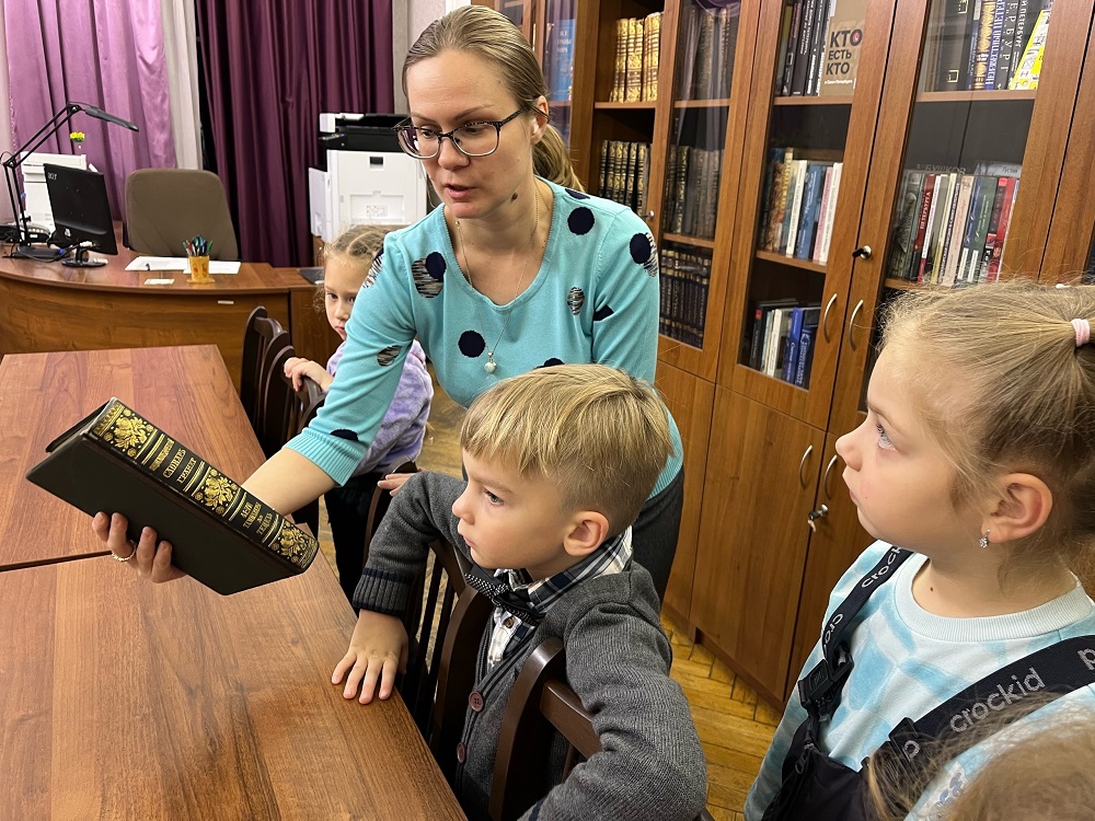 Постер для новости &laquo;Открывая дверь в Юношескую библиотеку имени А. П. Гайдара&raquo;