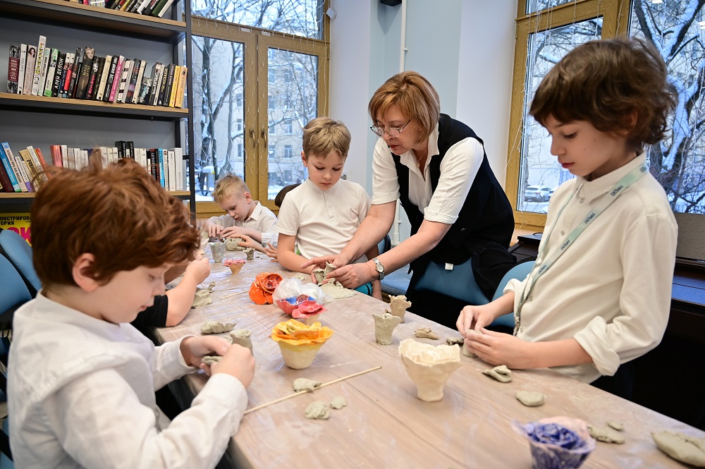 Постер для новости &laquo;В Библиотеке на Карповке прошла акция «Цветы Победы»&raquo;