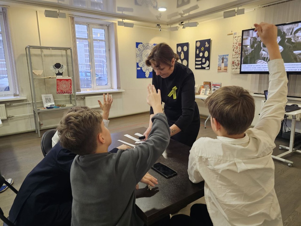 Постер для новости &laquo;Юным петербуржцам рассказали о школе блокадного Ленинграда&raquo;