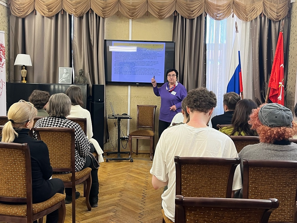 Постер для новости &laquo;Об истории русской футуристической книги и авангарда рассказали в Библиотеке Гайдара&raquo;