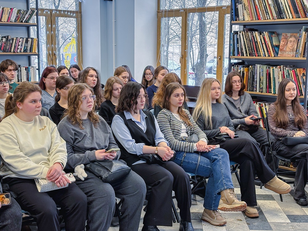 Постер для новости &laquo;Встреча студентов-филологов с сотрудниками библиотек Петроградского района&raquo;