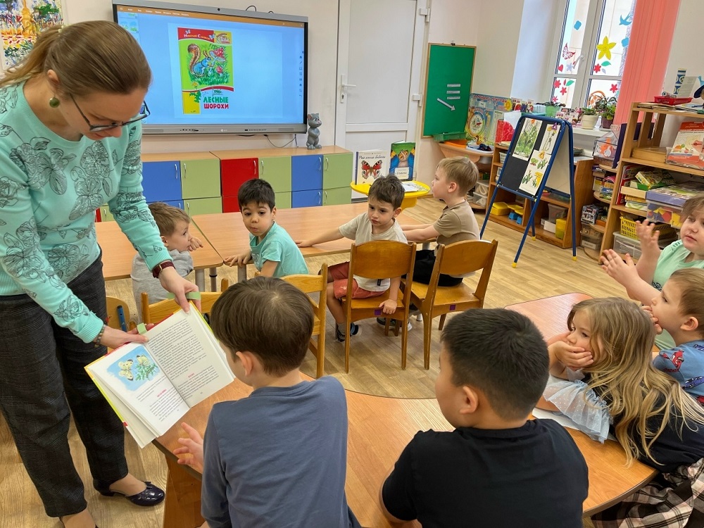 Постер для новости &laquo;Специалисты Библиотеки Гайдара рассказали, где рождаются бабочки&raquo;