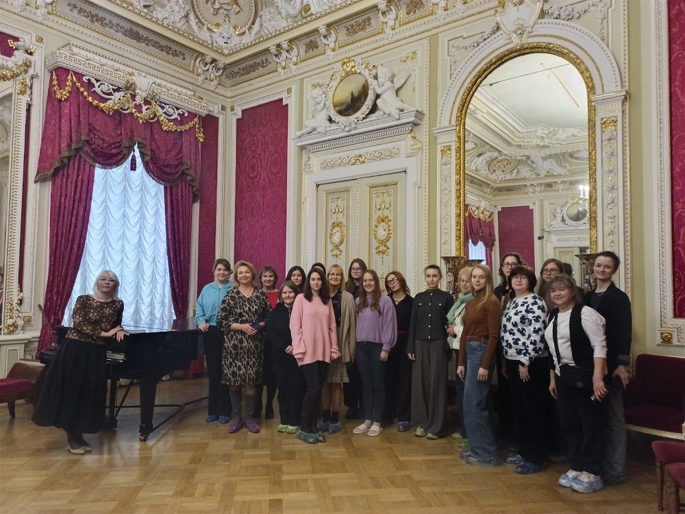 Постер для новости &laquo;Профессиональный компас: выездные мероприятия для библиотекарей&raquo;