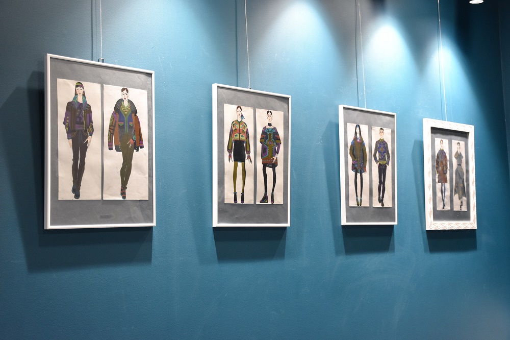 Постер для новости &laquo;В Библиотеке на Карповке открылась выставка «Нить истории: этнические мотивы в современной моде»&raquo;