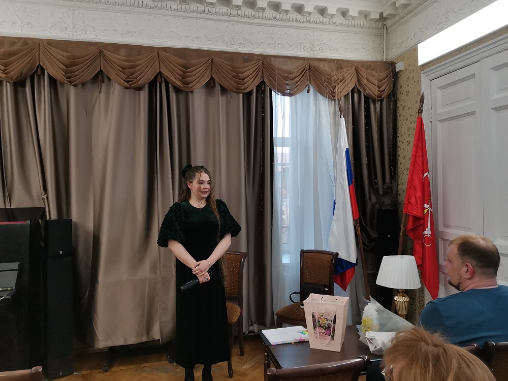 Постер для новости &laquo;Сольный вечер поэтессы Юлии Мат в Юношеской библиотеке им. А.П. Гайдара&raquo;
