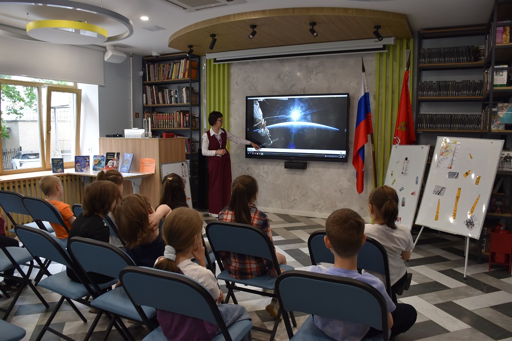 Постер для новости &laquo;Летние каникулы начинаются в библиотеке…&raquo;