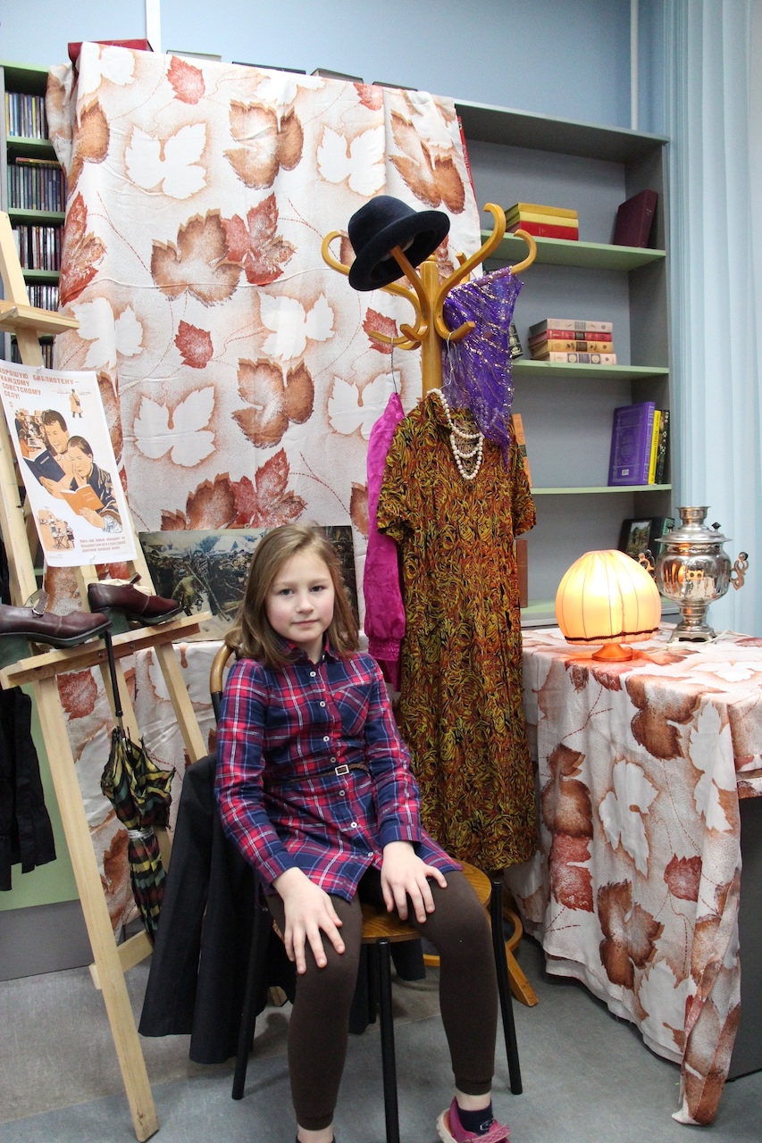 Юная читательница центральной районной детской библиотеки