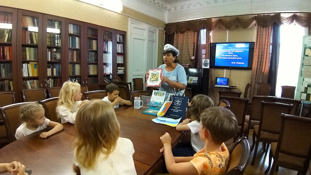 Мастер-класс «Рисуем море» в Юношеской библиотеке имени А. Гайдара