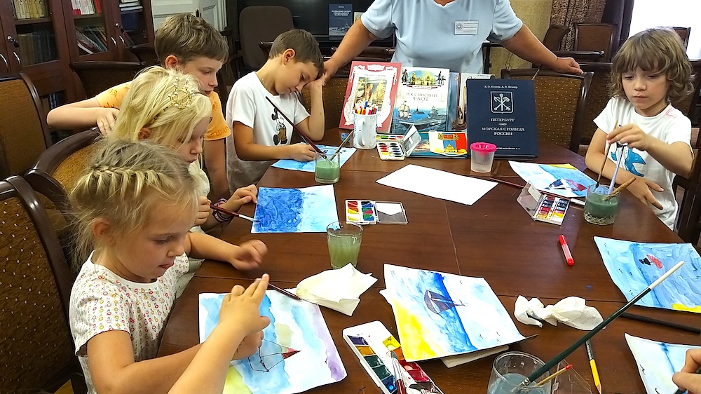Мастер-класс «Рисуем море» в Юношеской библиотеке имени А. Гайдара