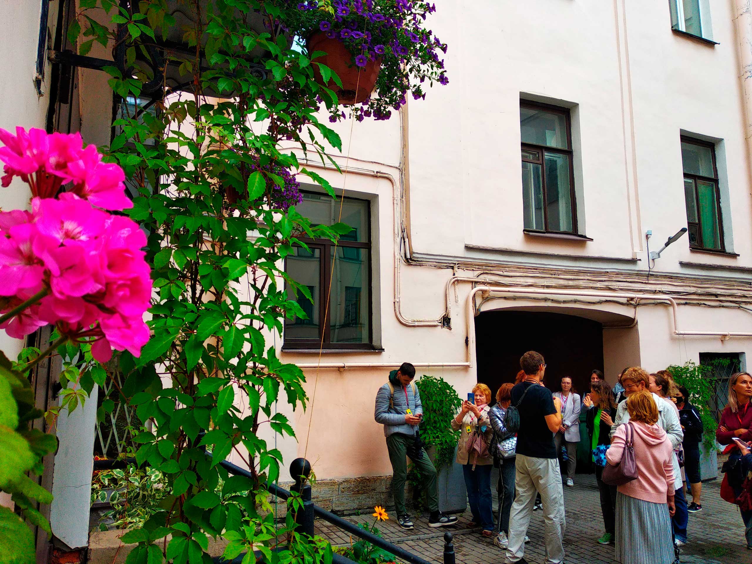 В последнюю субботу месяца сотрудник библиотеки Георгий Жуковец провёл экскурсию под названием «Раскольников в городе».