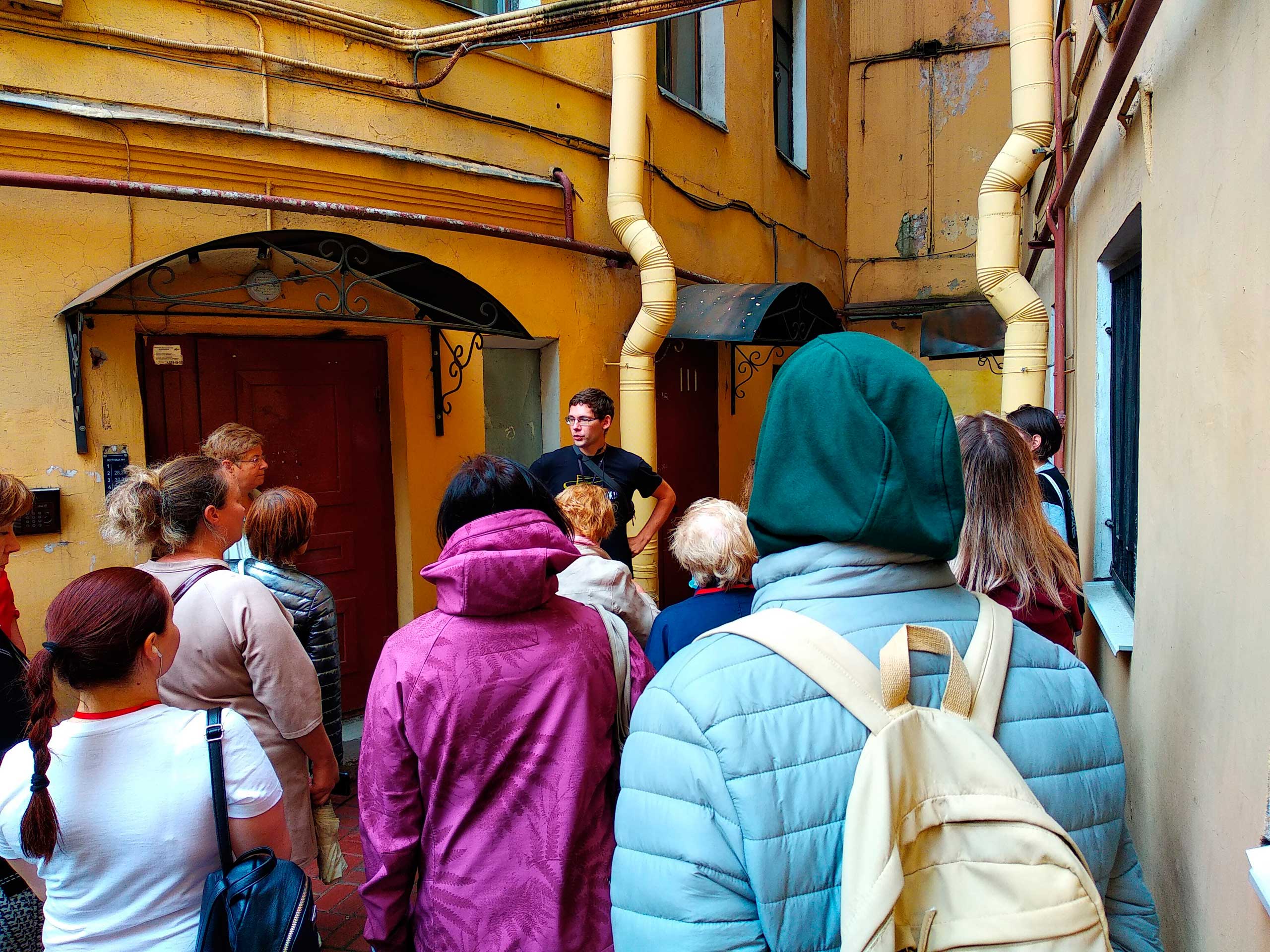 В последнюю субботу месяца сотрудник библиотеки Георгий Жуковец провёл экскурсию под названием «Раскольников в городе».