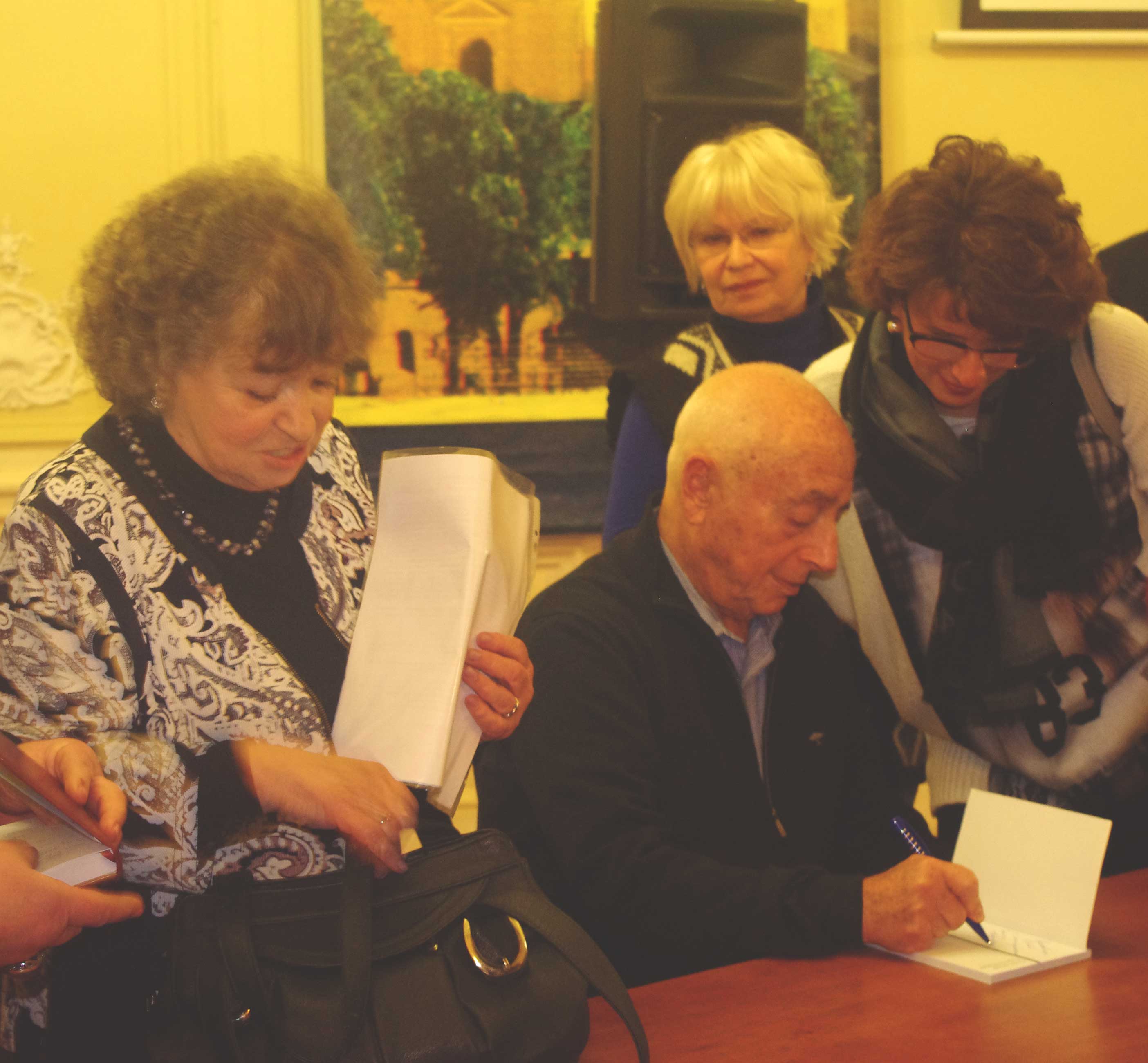 4 декабря в Белом зале Администрации Петроградского района состоялся творческий вечер поэта, писателя, барда, учёного-геофизика и океанолога Александра Моисеевича Городницкого. Встреча была организована по инициативе библиотеки им. Б. Лавренёва при поддержке Администрации Петроградского района.