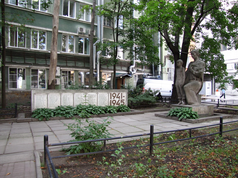 Чем заняться в режиме самоизоляции? Библиотеки Петроградской стороны предлагают провести время с пользой и полистать страницы военной истории Петроградского района.