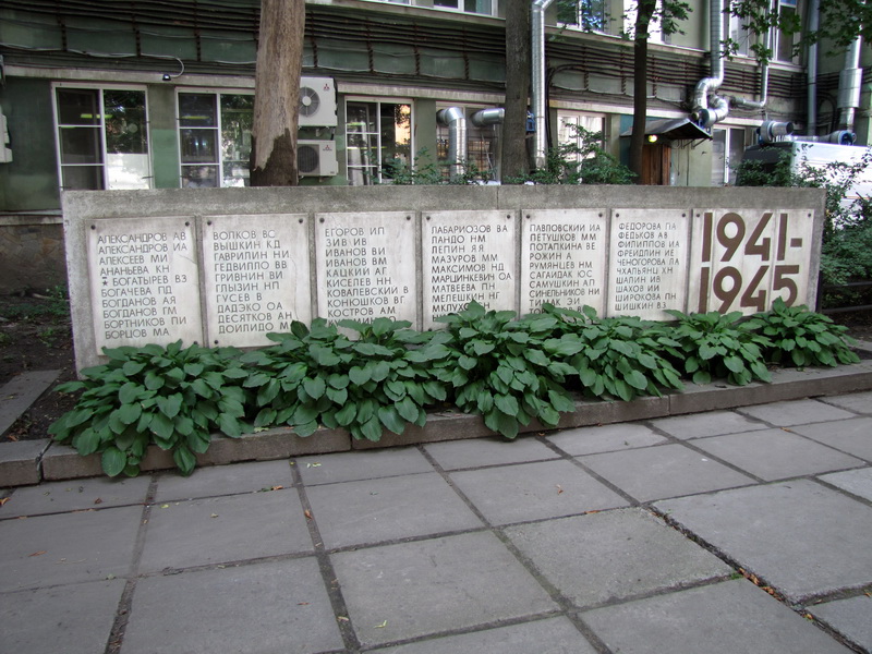 Чем заняться в режиме самоизоляции? Библиотеки Петроградской стороны предлагают провести время с пользой и полистать страницы военной истории Петроградского района.