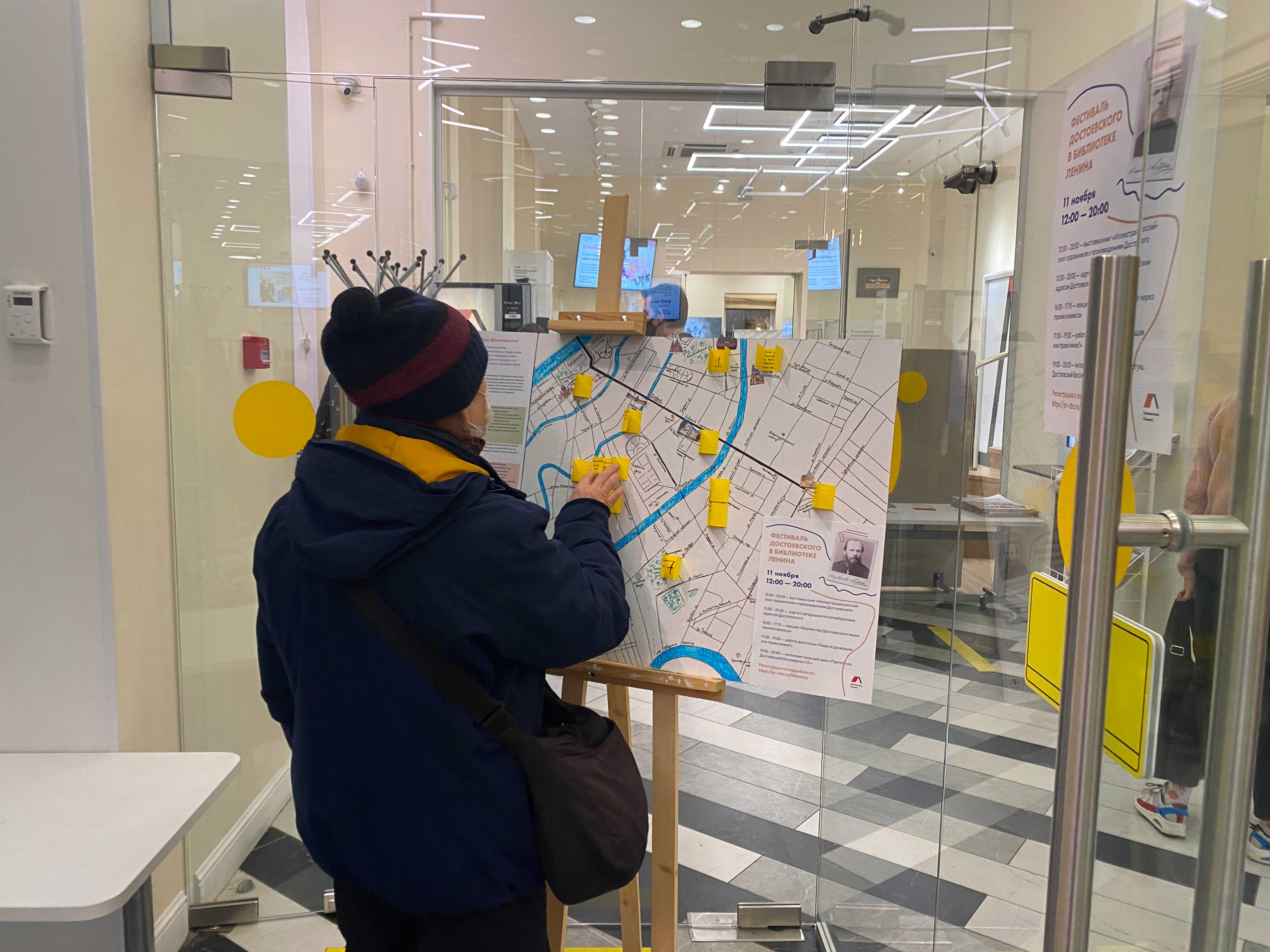 Читателей библиотеки ждала насыщенная и увлекательная программа фестиваля посвящённая 200-летию писателя, и… встреча с самим Родионом Раскольниковым