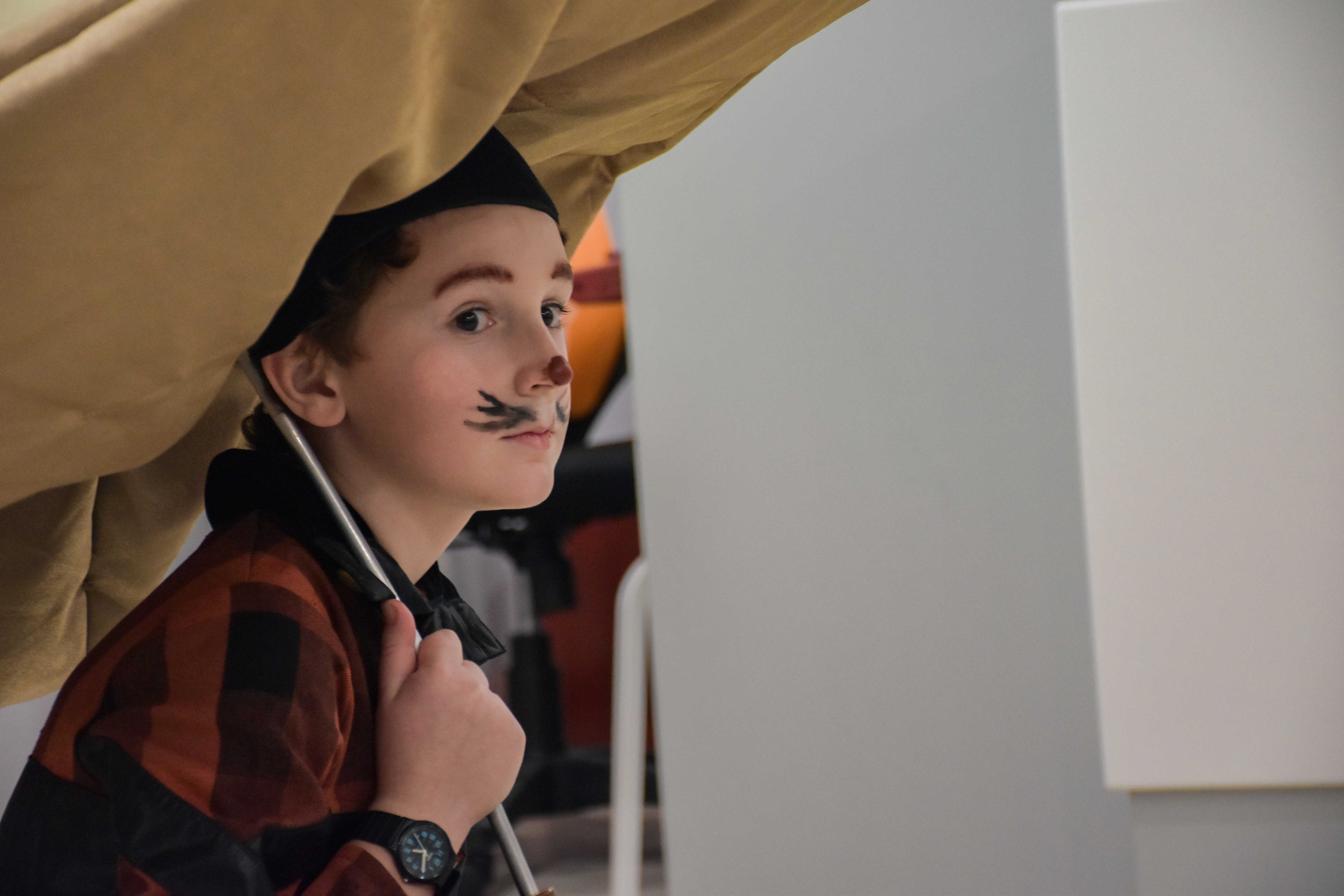 18 ноября в инновационном Центре детского чтения «Библиотека книжных героев» прошло интерактивное занятие для детей, посвящённое творчеству талантливого детского писателя, художника-иллюстратора и режиссёра-сценариста - Владимира Григорьевича Сутеева