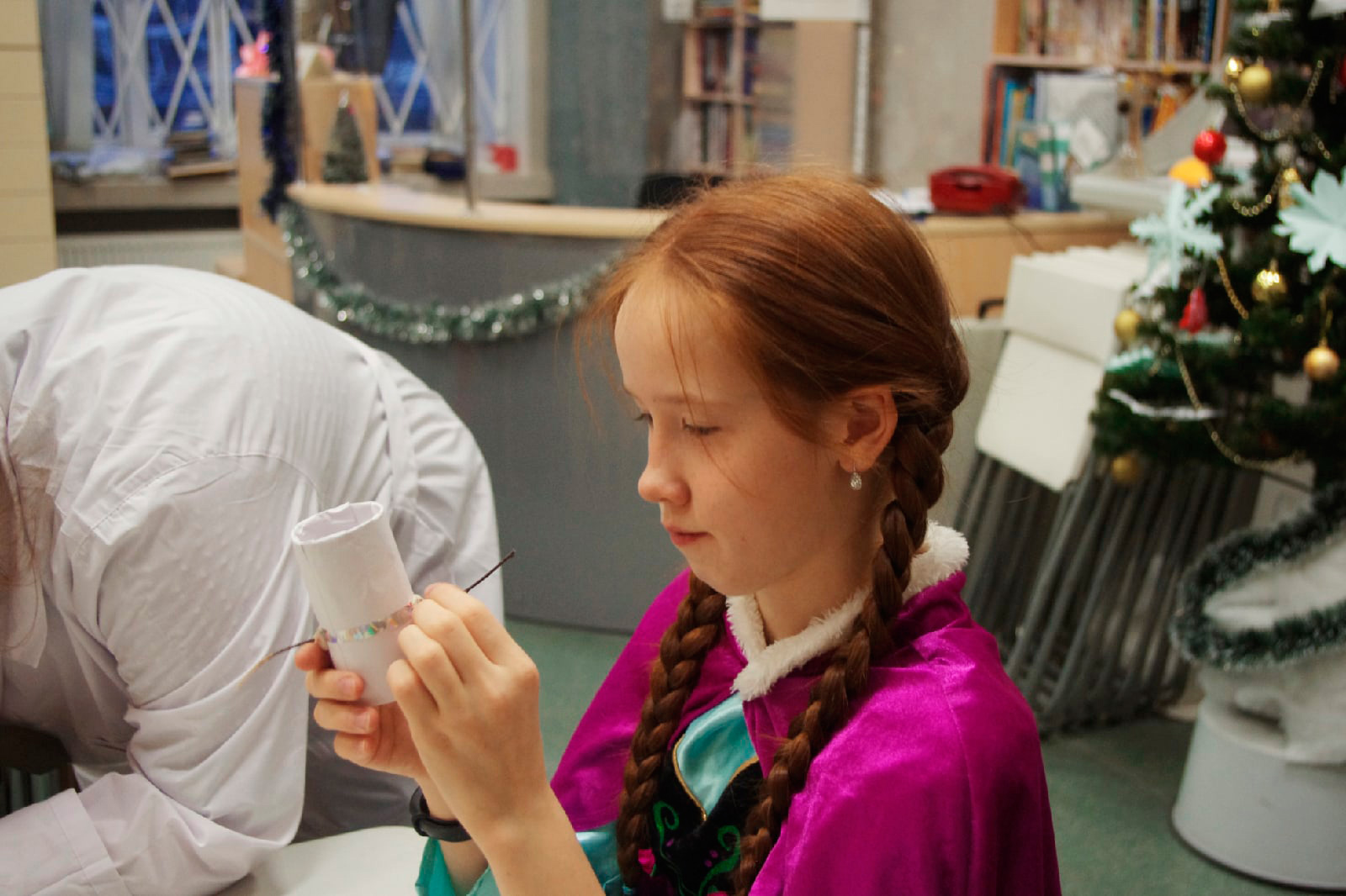 Зимняя хандра настигла снеговика Олафа, поэтому 19 декабря он собрал своих юных друзей в библиотеке на Троицкой площади (3-я районная).